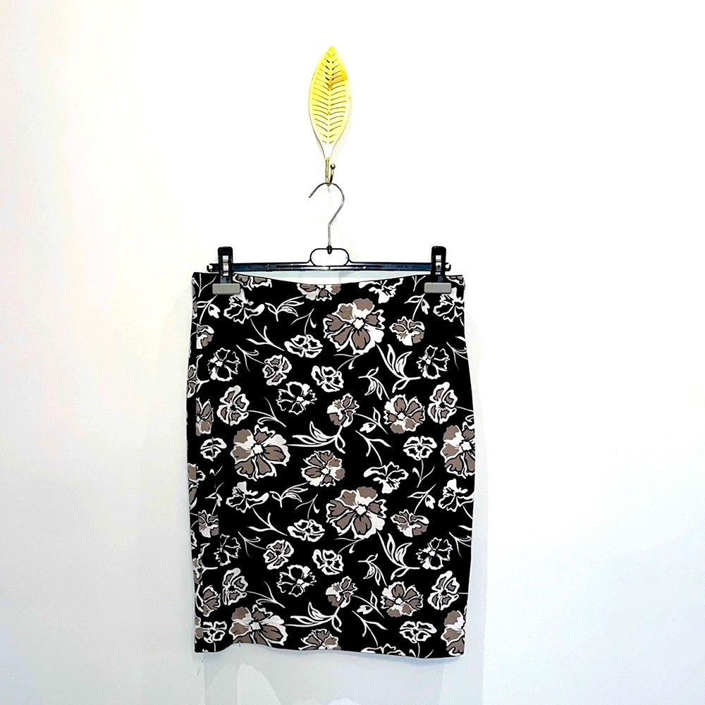 🖤Melanie Lyne Floral Skirt